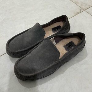 UGG Gray Alder Slip On Shoes Size 8 US